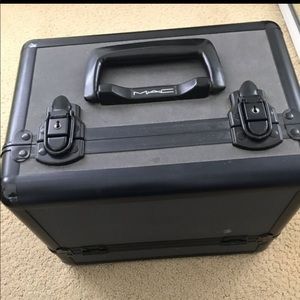 Mac vintage train case